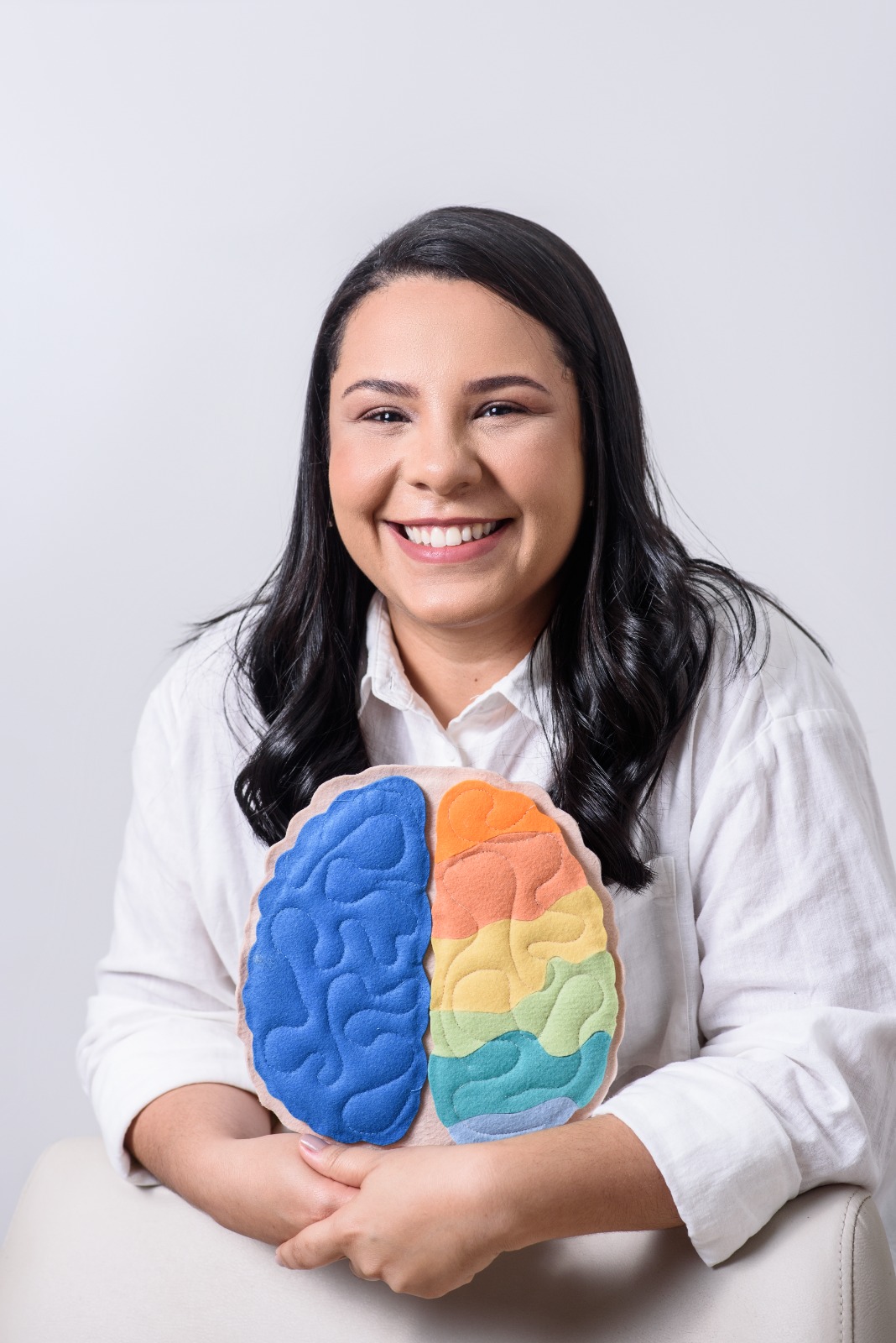 Mariane Idelfonso com expressão acolhedora